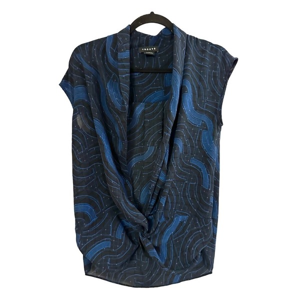 TROUVÉ Twist Front Knot Top - Picture 2 of 6